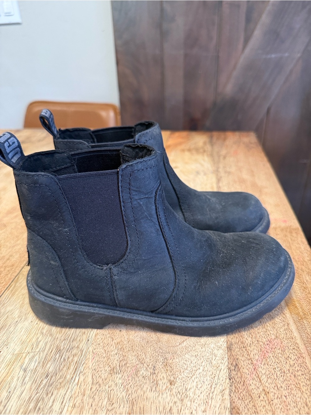 UGG Kids Chelsea Black Boots US2 unisex